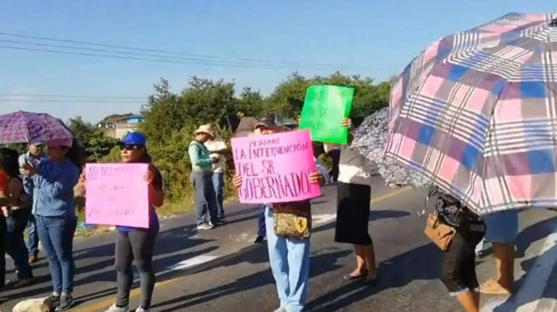 bloquean carretera